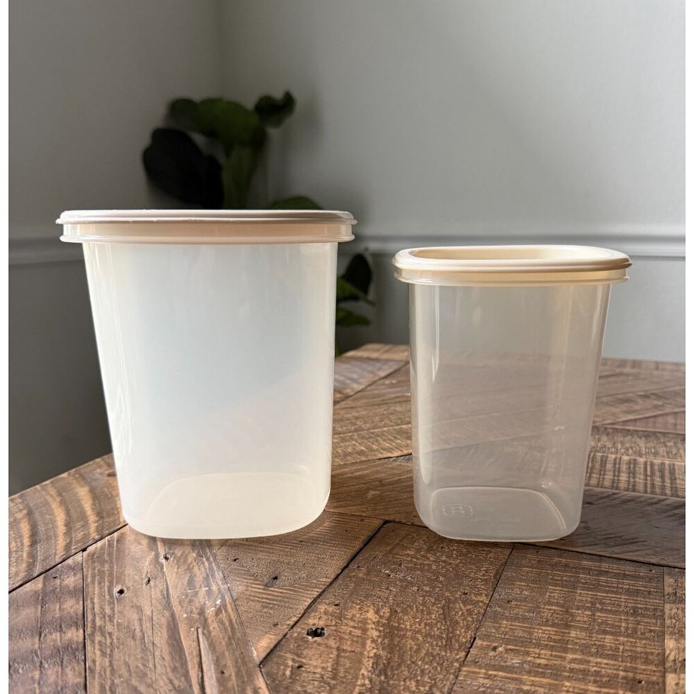 Set of 2 Rubbermaid Servin' Saver Food Canisters Containers #5 #8 Almond Lids